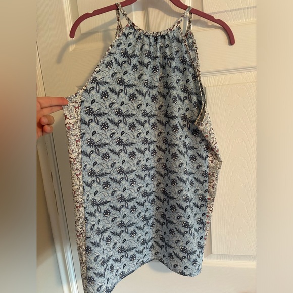 Beautiful flowy top - Picture 5 of 5